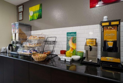Quality Inn image 11
