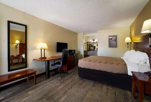 Quality Inn image 2